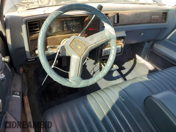 1984 Chevrolet El Camino z VIN 1GCCW80H1ER215342, wystawiony jako Copart lot #83956964 z przebiegiem 14 096 mil mil oraz Szkoda całkowita • Salvage title. Historia ofert i sprzedaży dostępna na DreamBid. Obrazek 8.