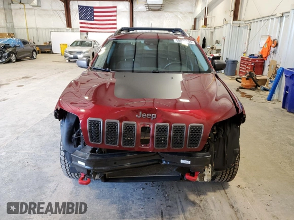 2019 Jeep Cherokee Trailhawk Elite with VIN 1C4PJMBX8KD229146, listed as a Copart auction lot 58832605 with 61,804 mi miles and Non repairable. Bid and sale history available at DreamBid. Image 5.