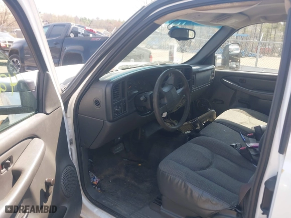 2003 Chevrolet Silverado 1500 Work Truck with VIN 1GCEC19X33Z360141, listed as a IAAI auction lot 42077431 with 180,000 mi miles. Bid and sale history available at carsss.com. Image 5.