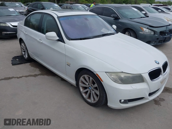 2011 BMW 3 Series 328i xDrive with VIN WBAPK5C53BA995204, listed as a IAAI auction lot 41940438 with 160,879 mi miles. Bid and sale history available at carsss.com. Image 1.