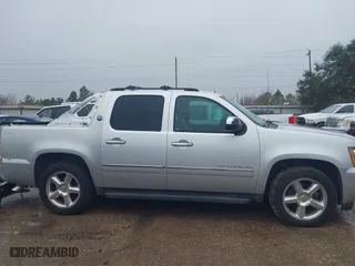 2013 Chevrolet Avalanche LTZ with VIN 3GNMCGE04DG109502, listed as a IAAI auction lot 41335363 with 166,877 mi miles. Bid and sale history available at carsss.com. Image 14.
