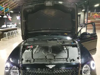 2020 Bentley Bentayga V8 z VIN SJAAM2ZV9LC031383, wystawiony jako Copart lot #74666394 z przebiegiem 30 830 mil mil oraz Szkoda całkowita • Salvage title. Historia ofert i sprzedaży dostępna na DreamBid. Obrazek 10.
