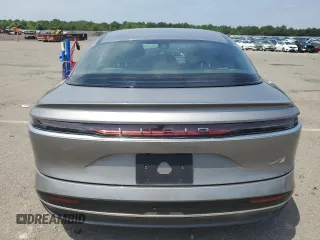 2023 Lucid Air Pure z VIN 50EA1PFA8PA007207, wystawiony jako Copart lot #61214904 z przebiegiem 2958 mil mil oraz Szkody całkowita. Historia ofert i sprzedaży dostępna na DreamBid. Obrazek 6.