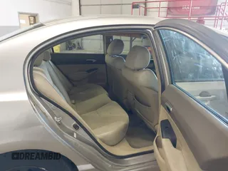 2006 Honda Civic LX z VIN 1HGFA16556L005459, wystawiony jako IAAI lot #41940768 z przebiegiem 178 595 mil mil oraz . Historia ofert i sprzedaży dostępna na DreamBid. Obrazek 8.