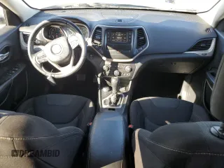2016 Jeep Cherokee Latitude with VIN 1C4PJMCS6GW104936, listed as a Copart auction lot 73612764 with 117,879 mi miles and Salvage Title. Bid and sale history available at carsss.com. Image 8.