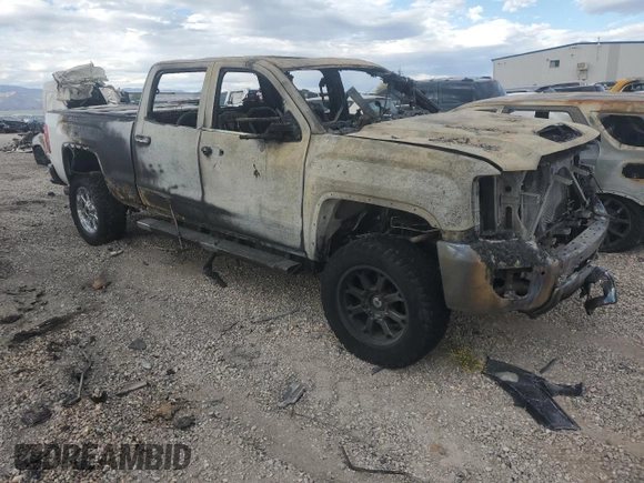 2018 GMC Sierra 2500HD SLT z VIN 1GT12TEY1JF108589, wystawiony jako Copart lot #52713975 z przebiegiem Nie podano mil oraz Nie do naprawy • Non repairable. Historia ofert i sprzedaży dostępna na DreamBid. Obrazek 4.