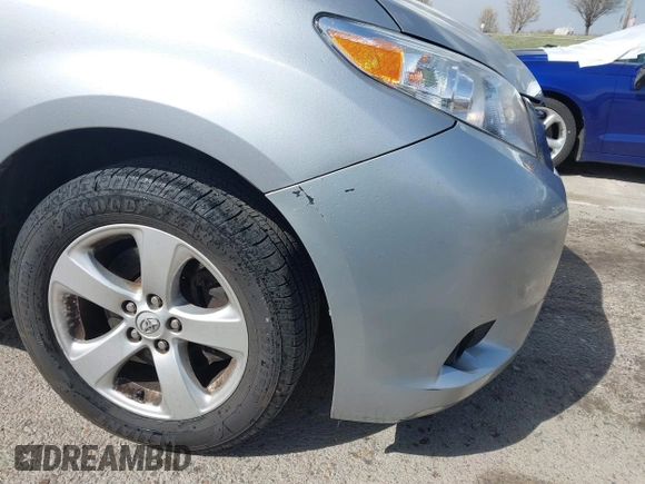 2014 Toyota Sienna LE AAS with VIN 5TDKK3DC2ES440251, listed as a IAAI auction lot 41803952 with 88,691 mi miles. Bid and sale history available at carsss.com. Image 6.