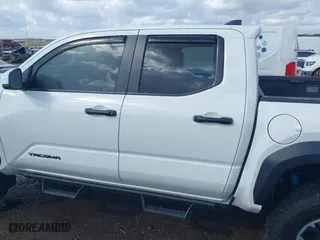 2024 Toyota Tacoma 4WD SR5 with VIN 3TYLB5JN8RT041814, listed as a IAAI auction lot 41714709 with 2,818 mi miles. Bid and sale history available at carsss.com. Image 14.