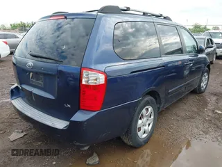 2008 Kia Sedona LX with VIN KNDMB233X86251114, listed as a IAAI auction lot 42228426 with 298,828 mi miles and . Bid and sale history available at carsss.com. Image 4.