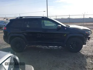 2020 Jeep Cherokee Trailhawk z VIN 1C4PJMBX5LD532516, wystawiony jako IAAI lot #41730502 z przebiegiem 85 543 mil mil oraz . Historia ofert i sprzedaży dostępna na DreamBid. Obrazek 13.