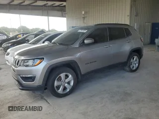 2019 Jeep Compass Altitude z VIN 3C4NJDBB3KT599863, wystawiony jako Copart lot #57561965 z przebiegiem 72 482 mil mil oraz Szkoda całkowita • Salvage title. Historia ofert i sprzedaży dostępna na DreamBid. Obrazek 1.