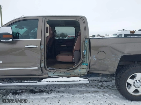 2015 Chevrolet Silverado 2500HD Built After Aug 14 High Country with VIN 1GC1KXE89FF543780, listed as a IAAI auction lot 41557608 with 164,171 mi miles. Bid and sale history available at carsss.com. Image 6.