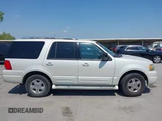 2006 Ford Expedition z VIN 1FMPU195X6LA76819, wystawiony jako IAAI lot #42047702 z przebiegiem 290 392 mil mil oraz . Historia ofert i sprzedaży dostępna na DreamBid. Obrazek 13.