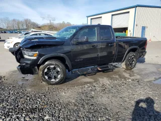 2019 Ram 1500 Rebel z VIN 1C6SRFET5KN580766, wystawiony jako Copart lot #54126805 z przebiegiem 129 515 mil mil oraz Szkoda całkowita • Salvage title. Historia ofert i sprzedaży dostępna na DreamBid. Obrazek 1.