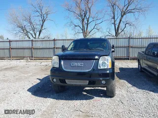 2008 GMC Yukon Denali with VIN 1GKFK63888J136525, listed as a IAAI auction lot 41975399 with 210,624 mi miles. Bid and sale history available at carsss.com. Image 6.