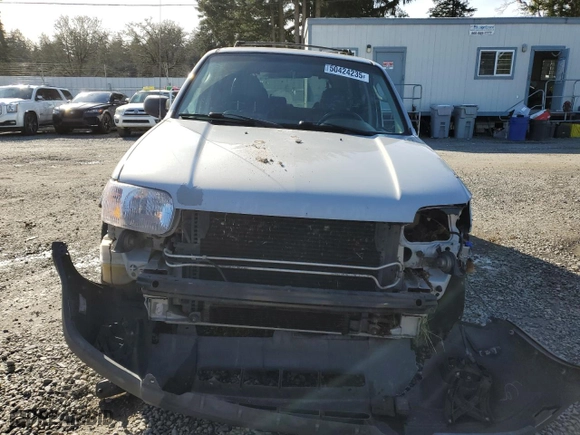 2003 Ford Escape XLT Popular 2 with VIN 1FMYU93193KC40989, listed as a Copart auction lot 50424235 with 92,238 mi miles and Salvage Title. Bid and sale history available at carsss.com. Image 5.