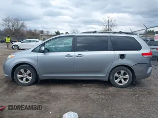 2011 Toyota Sienna LE AAS with VIN 5TDKK3DC8BS051934, listed as a IAAI auction lot 42040204 with 207,863 mi miles. Bid and sale history available at carsss.com. Image 14.