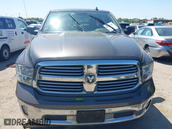 2018 Ram 1500 Big Horn z VIN 3C6RR7LT8JG140135, wystawiony jako IAAI lot #41984362 z przebiegiem 161 584 mil mil oraz . Historia ofert i sprzedaży dostępna na DreamBid. Obrazek 12.