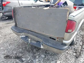 2002 Chevrolet S-10 LS with VIN 1GCCS19W628121477, listed as a IAAI auction lot 41470670 with 257,021 mi miles and . Bid and sale history available at DreamBid. Image 6.