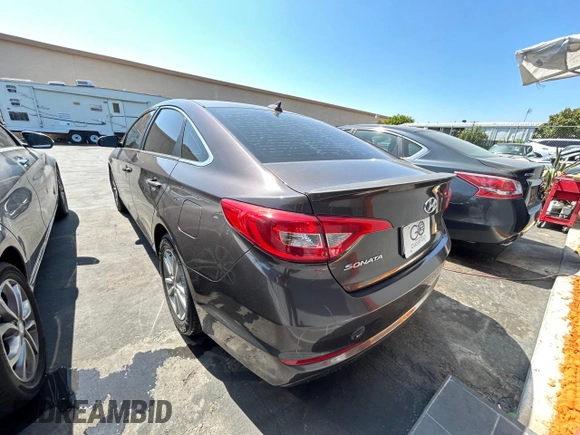 2015 Hyundai Sonata SE z VIN 5NPE24AF3FH182847, wystawiony jako Copart lot #58872415 z przebiegiem 134 917 mil mil oraz Czysty tytuł • Clean title. Historia ofert i sprzedaży dostępna na DreamBid. Obrazek 3.