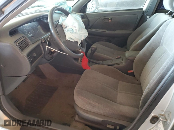 2001 Toyota Camry CE z VIN 4T1BG22K11U017054, wystawiony jako Copart lot #57623485 z przebiegiem 242 217 mil mil oraz Szkoda całkowita • Salvage title. Historia ofert i sprzedaży dostępna na DreamBid. Obrazek 7.