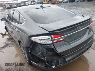 2017 Ford Fusion Hybrid Titanium z VIN 3FA6P0RU6HR279726, wystawiony jako IAAI lot #41736889 z przebiegiem 123 698 mil mil oraz . Historia ofert i sprzedaży dostępna na DreamBid. Obrazek 3.