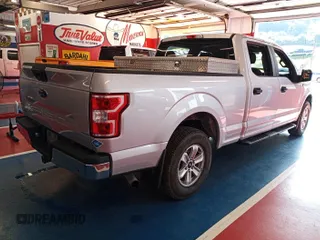 2018 Ford F-150 XL z VIN 1FTFW1E53JKF62418, wystawiony jako IAAI lot #42854294 z przebiegiem 103 964 mil mil oraz . Historia ofert i sprzedaży dostępna na DreamBid. Obrazek 17.