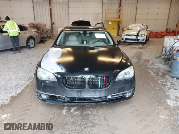 2013 BMW 7 Series 750i xDrive z VIN WBAYB6C56DC997904, wystawiony jako IAAI lot #42529968 z przebiegiem Nie podano mil oraz . Historia ofert i sprzedaży dostępna na DreamBid. Obrazek 6.