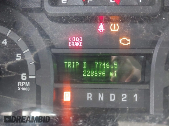 2014 Ford Econoline Passenger XL with VIN 1FBNE3BL4EDA97935, listed as a IAAI auction lot 42187031 with 228,696 mi miles. Bid and sale history available at carsss.com. Image 15.