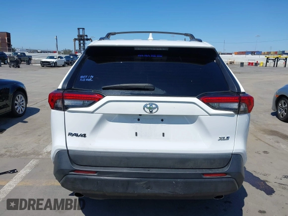2022 Toyota RAV4 XLE with VIN 2T3W1RFV4NW233025, listed as a IAAI auction lot 42238717 with 39,156 mi miles and . Bid and sale history available at DreamBid. Image 16.