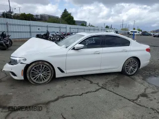 2018 BMW 5 Series 530i z VIN WBAJA5C58JWA39701, wystawiony jako Copart lot #51539625 z przebiegiem Nie podano mil oraz Szkoda całkowita • Salvage title. Historia ofert i sprzedaży dostępna na DreamBid. Obrazek 1.