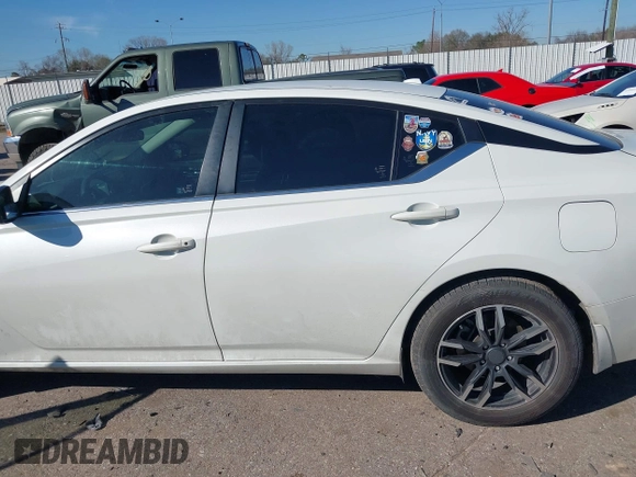 2022 Nissan Altima SR z VIN 1N4BL4CV8NN420653, wystawiony jako IAAI lot #41633021 z przebiegiem 61 284 mil mil oraz . Historia ofert i sprzedaży dostępna na DreamBid. Obrazek 14.
