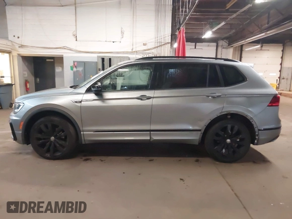2020 Volkswagen Tiguan SE with VIN 3VV2B7AX5LM149305, listed as a IAAI auction lot 41920685 with 30,512 mi miles and . Bid and sale history available at DreamBid. Image 14.