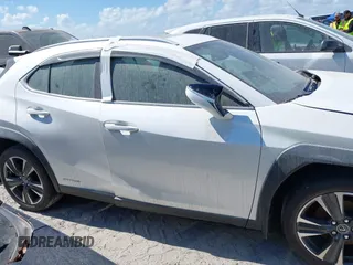 2021 Lexus UX with VIN JTHP9JBH4M2044900, listed as a IAAI auction lot 40543882 with 1 mi miles. Bid and sale history available at carsss.com. Image 14.