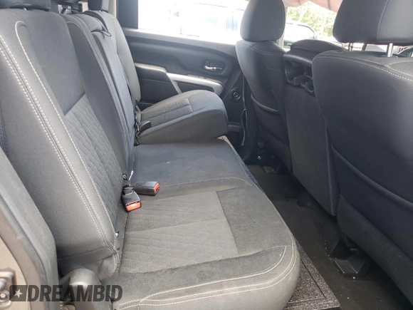 2018 Nissan Titan SV z VIN 1N6AA1EJ8JN514883, wystawiony jako Copart lot #56508115 z przebiegiem 207 605 mil mil oraz Szkoda całkowita • Salvage title. Historia ofert i sprzedaży dostępna na DreamBid. Obrazek 10.