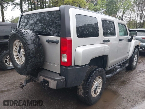 2006 Hummer H3 with VIN 5GTDN136168189138, listed as a IAAI auction lot 42012951 with 209,548 mi miles. Bid and sale history available at carsss.com. Image 4.