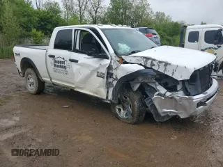 2018 Ram 2500 Tradesman z VIN 3C6UR5CL4JG368230, wystawiony jako Copart lot #56683775 z przebiegiem 185 542 mil mil oraz Czysty tytuł • Clean title. Historia ofert i sprzedaży dostępna na DreamBid. Obrazek 4.