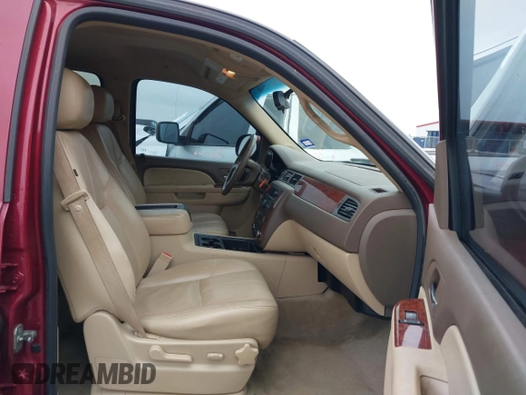 2011 Chevrolet Suburban LT with VIN 1GNSCJE07BR323241, listed as a IAAI auction lot 41548258 with 262,547 mi miles. Bid and sale history available at carsss.com. Image 5.