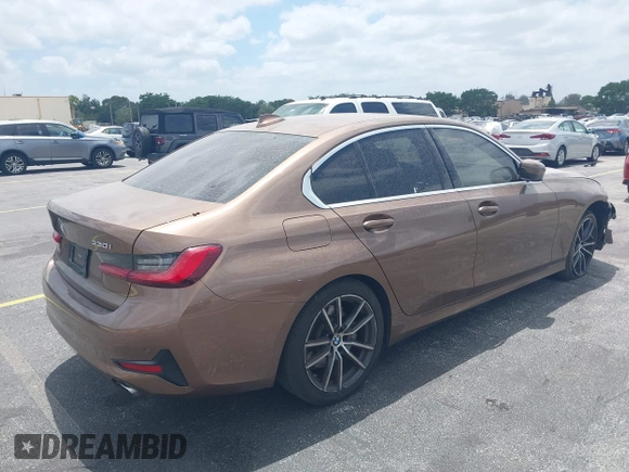 2020 BMW 3 Series 330i z VIN WBA5R1C05LFH82648, wystawiony jako IAAI lot #42112217 z przebiegiem 99 087 mil mil oraz . Historia ofert i sprzedaży dostępna na DreamBid. Obrazek 4.