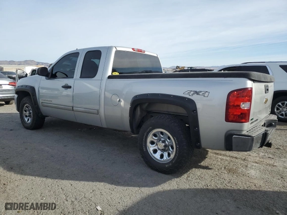 2011 Chevrolet Silverado 1500 LS with VIN 1GCRKREA2BZ276637, listed as a Copart auction lot 87016054 with 220,190 mi miles and Salvage Title. Bid and sale history available at carsss.com. Image 2.
