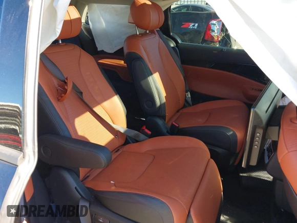 2025 Kia Carnival SX with VIN KNDNE5K35S6472142, listed as a IAAI auction lot 41280650 with 4,181 mi miles and . Bid and sale history available at DreamBid. Image 8.