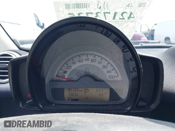 2012 Smart fortwo Pure z VIN WMEEJ3BA1CK556029, wystawiony jako IAAI lot #42173735 z przebiegiem 85 133 mil mil oraz . Historia ofert i sprzedaży dostępna na DreamBid. Obrazek 7.