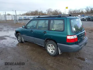 2001 Subaru Forester L with VIN JF1SF63501G733293, listed as a IAAI auction lot 41922722 with 333,291 mi miles. Bid and sale history available at carsss.com. Image 3.