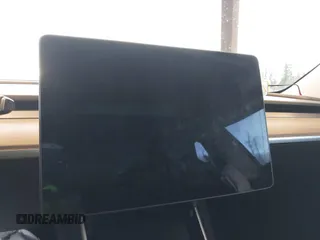 2018 Tesla Model 3 Long Range Battery z VIN 5YJ3E1EA7JF035949, wystawiony jako IAAI lot #41627027 z przebiegiem Nie podano mil oraz . Historia ofert i sprzedaży dostępna na DreamBid. Obrazek 15.