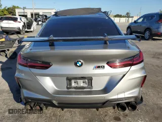 2021 BMW M8 Competition z VIN WBSGV0C03MCG35516, wystawiony jako Copart lot #84032584 z przebiegiem Nie podano mil oraz Nie do naprawy. Historia ofert i sprzedaży dostępna na DreamBid. Obrazek 6.