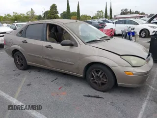 2003 Ford Focus SE z VIN 1FAFP34Z73W236474, wystawiony jako IAAI lot #39378102 z przebiegiem 183 280 mil mil oraz . Historia ofert i sprzedaży dostępna na DreamBid. Obrazek 1.