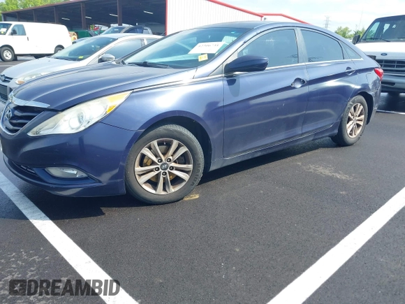 2013 Hyundai Sonata GLS z VIN 5NPEB4AC7DH726866, wystawiony jako IAAI lot #42306731 z przebiegiem 164 122 mil mil oraz . Historia ofert i sprzedaży dostępna na DreamBid. Obrazek 2.