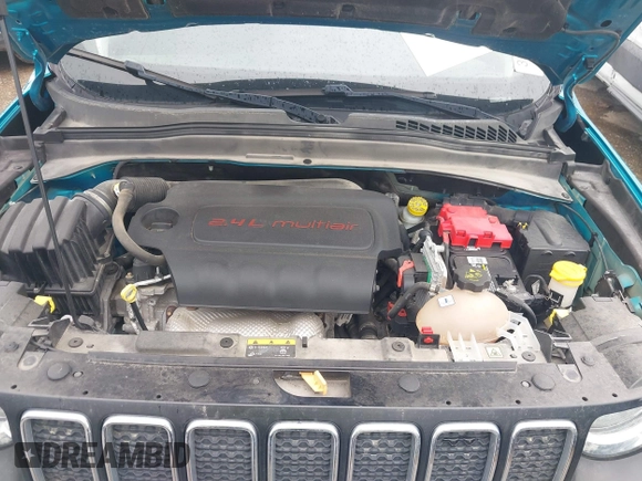 2021 Jeep Renegade Latitude with VIN ZACNJCBB0MPM38811, listed as a IAAI auction lot 41727489 with 95,930 mi miles and . Bid and sale history available at DreamBid. Image 10.