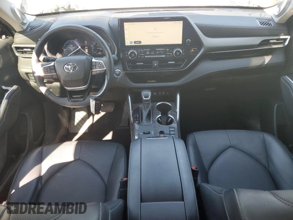 2023 Toyota Highlander L z VIN 5TDKDRAHXPS006529, wystawiony jako Copart lot #52457715 z przebiegiem 31 118 mil mil oraz Szkoda całkowita • Salvage title. Historia ofert i sprzedaży dostępna na DreamBid. Obrazek 8.