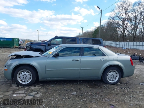 2005 Chrysler 300 with VIN 2C3JA43R05H137403, listed as a IAAI auction lot 41399519 with 135,044 mi miles. Bid and sale history available at carsss.com. Image 14.
